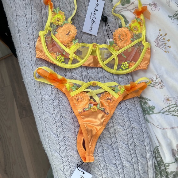 For Love and Lemons Neon Rose Embroidered SET - Picture 5 of 9